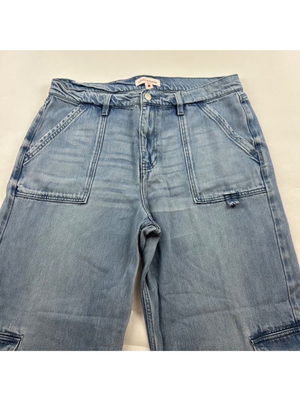 Lucky Brand Light Wash Drapey Denim Wide Leg Cargo Jeans 16 / 33 - Picture 2 of 6